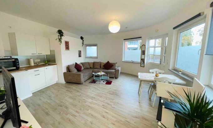 Rheinhausen Apartment | Central Bungalow with Contactless Check-In & Family Amenities