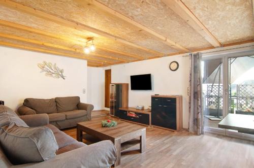 Espasingen Apartment | Stylish Schönfeld: Family-Friendly Retreat with Top Ratings