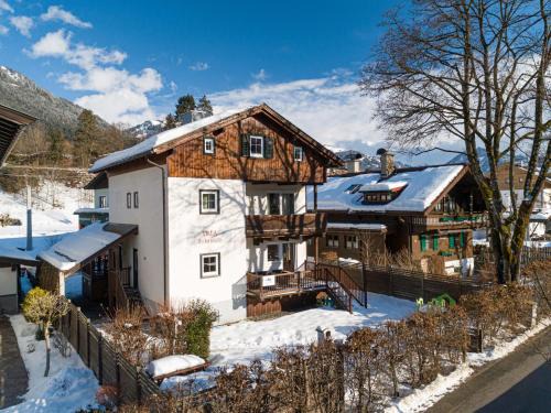 Kitzbuehel House | Family-Friendly Schönfeld I: 4-Star Stay with Top Reviews