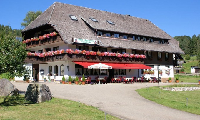 Haeusern Hotel | Oceanfront SchöpPerle: Family-Friendly Getaway Awaits