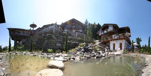 Neukirchen Beim Heiligen Blut Hotel | Discover Schönblick Hohenbogen: Family-Friendly Oceanfront Retreat