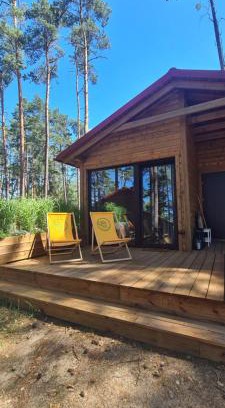 gmina Karsin House | Lakeview Retreat: Pet-Friendly with Oceanfront Dining