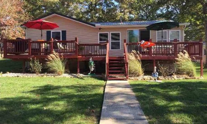 Sunrise Beach House | Pet Friendly Getaway at Schaefer Adventures with Dock
