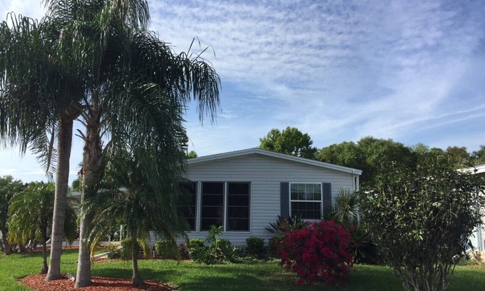 Fussels Corner House | Top-Rated Schalamar Creek: Pool, Spa & Ocean Views Await