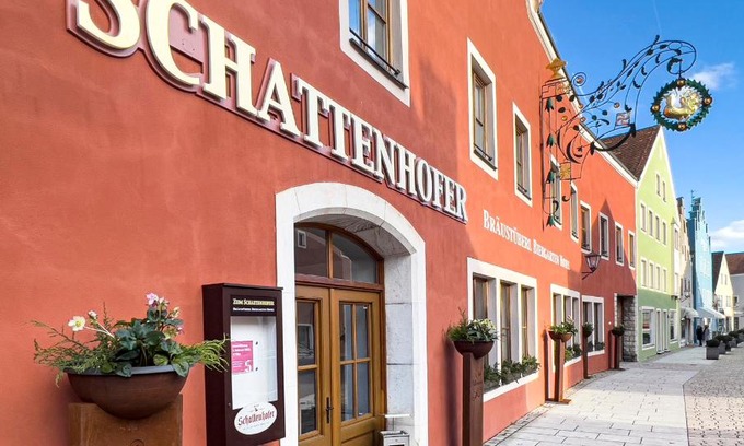 Beilngries Hotel | Experience Schattenhofer Braugasthof: Oceanfront Comfort Awaits