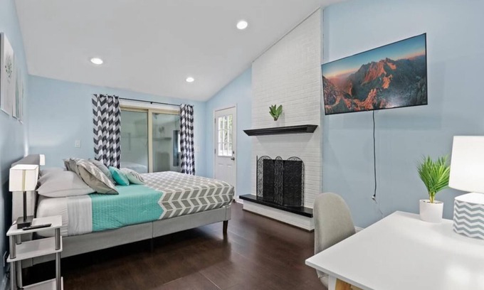 Roselle House | Pet-Friendly Schaumburg Sunrise with Outdoor Firepit