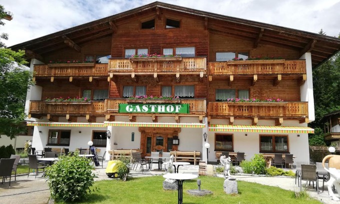 Scheffau am Wilden Kaiser Apartment | Discover Scheffauerhof: Pet-Friendly Retreat with Breakfast