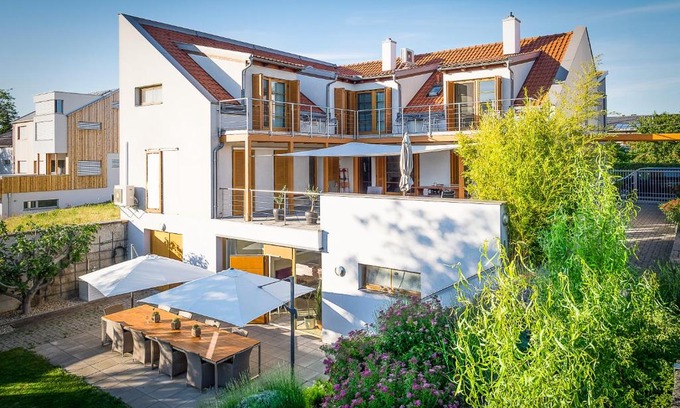 Weiden am See House | Discover SCHEIBER Wein & Gästehaus: Rated 9/10 by Guests