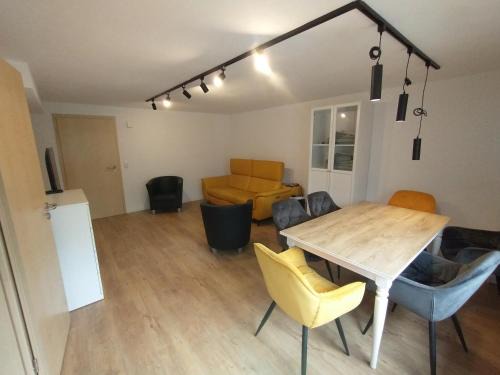 Alsheim Apartment | Pet-Friendly Retreat: Rated 8.7/10 for Your Stay