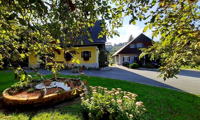 Gundersdorf Apartment | Pet-Friendly Schilcherweinbau Vollmaier with Great Reviews