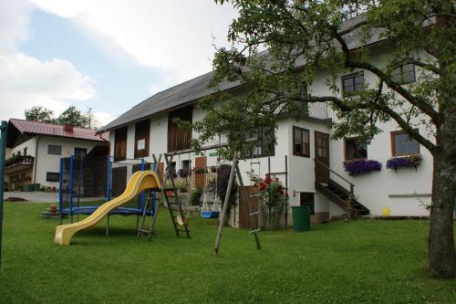 Scharnstein Apartment | Top-Rated Schlagerberg: Family-Friendly with Kitchen Access