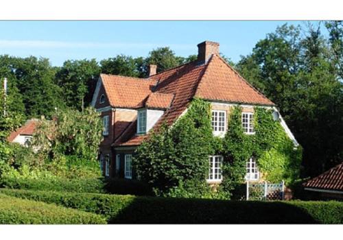 Gueby Apartment | Family-Friendly Schlei Ferienwohnung Country Garden Retreat