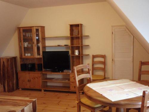 Winnemark Apartment | Discover Schleisicht: Family and Pet-Friendly Retreat