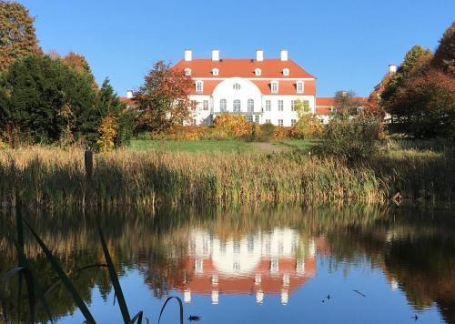 Lalendorf Hotel | Experience Comfort at Schloß Vietgest – Family Friendly & Accessible