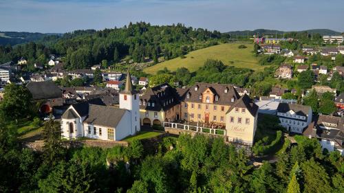 Daun Hotel | Discover Schloßhotel Kurfürstliches Amtshaus Dauner Burg