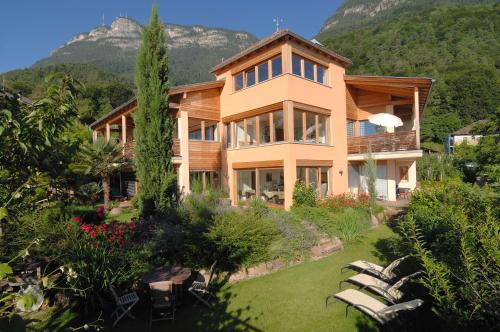 Berg/Monte Apartment | Pet-Friendly Schloss-Hof: Family-Approved and Accessible