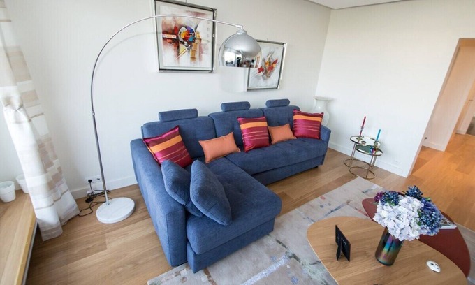 Chaillot Apartment | Elegant Schloesing Near the Eiffel Tower with Spa & Breakfast