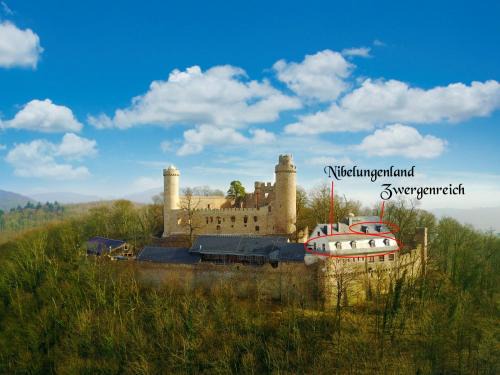 Bensheim Apartment | Enjoy Family-Friendly Stays at Schloss Auerbach Ferienwohnung