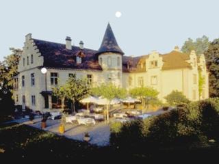 Kreuzlingen Hotel | Discover Schloss Brunnegg: Pet-Friendly Oceanfront Retreat