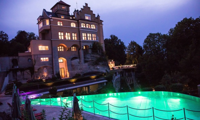 City Centre Salzburg Hotel | Experience the Elegance of Schloss Mönchstein Hotel