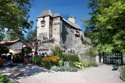 Reith im Alpbachtal Hotel | Discover Schloss Matzen: Pet-Friendly Hotel with Spa & Hot Tub