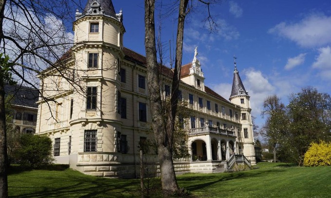 Wels Hotel | Discover Schloss Puchberg: Family & Pet-Friendly Retreat