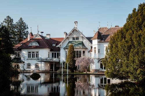Schonau an der Triesting Hotel | Experience Comfort at Schloss Schönau - Rated 9/10!