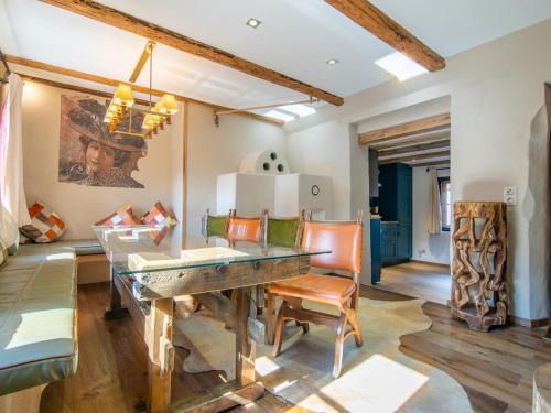 Stuben House | Experience Relaxation at Schloss Sissi with Spa Amenities