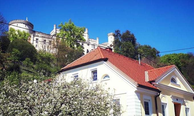 Wolfsberg Apartment | Discover Schlossapartments Wolfsberg: Family-Friendly Retreat