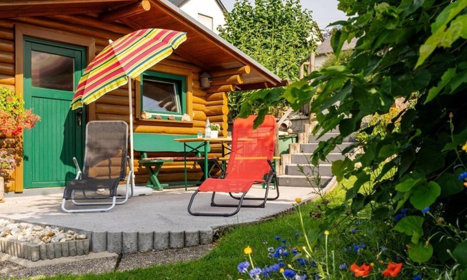 Gemuenden Apartment | Schlossblick Holiday Apartment: Top-Rated Family Getaway