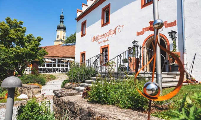 Blaibach Hotel | Relax at Schlossgasthof Rösch with Pool & Hot Tub Amenities