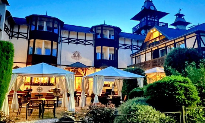 Velka Hledsebe Hotel | Relaxing Stay at Schlosshotel Marienbad with Ocean Views