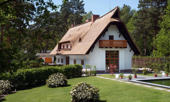 Bad Saarow Apartment | Relax at Schmeling Haus Bad Saarow with Oceanfront Views