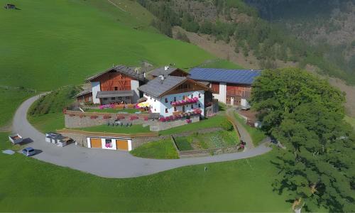 Naturno Apartment | Top-Rated Schnatzhof Apartment Schwalbennest for Families