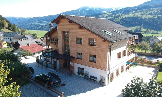 Assachberg Apartment | Schneekristall: Family-Friendly Retreat with Hot Tub & Pets