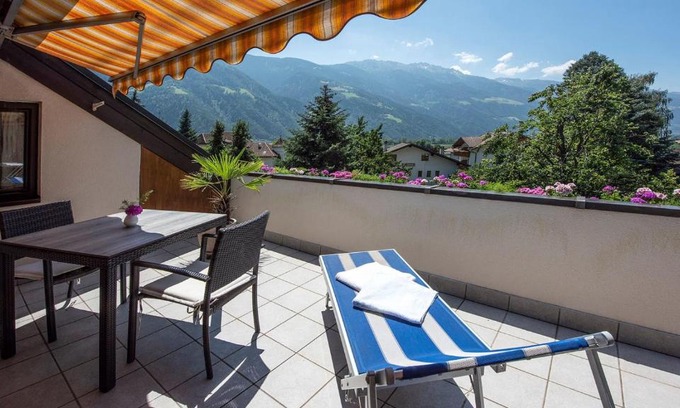 Rabla Apartment | Relaxing Schnitzer Ferienwohnung Anemone with Hot Tub