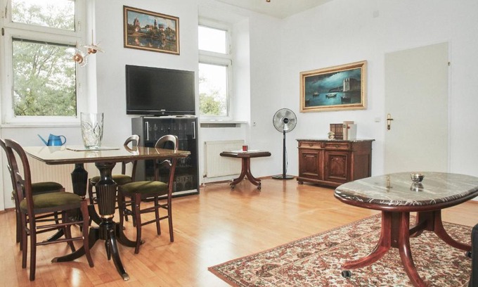 Brigittenau Apartment | Cozy Apartment in Vienna's Central Brigittenauer Lände