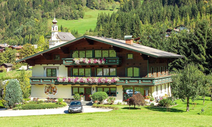 Flachau Apartment | Discover Cozy Vacation Apartments in Central Country House