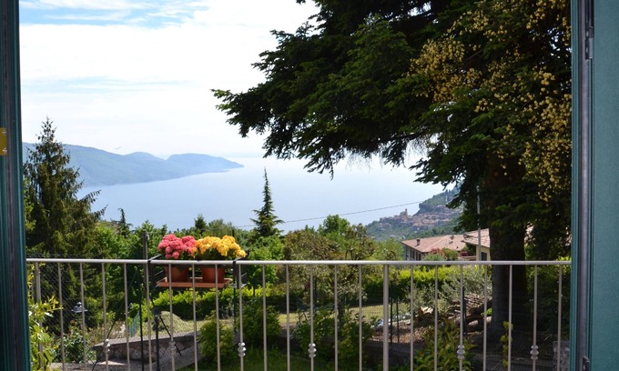 Gardola Apartment | Scenic Lake View with Large Terrace & Pet-Friendly Stay