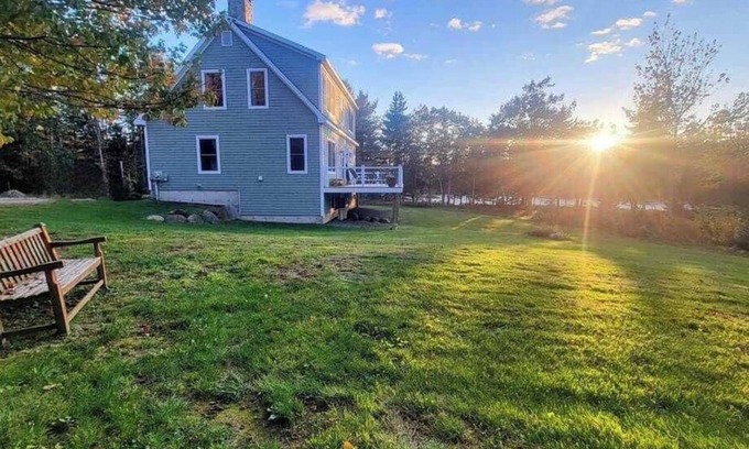 Pemaquid House | Family-Friendly School House Cove in New Harbor, Pemaquid
