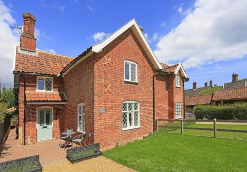 Dunwich House | Family-Friendly Retreat at School House Hotel