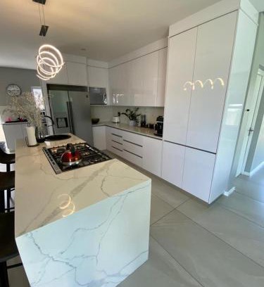 Trawal House | Discover Schoon: Family-Friendly Hotel with Pool & Kitchen