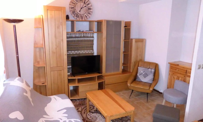 Les Contamines-Montjoie Apartment | Gather in Comfort at Résidence Schuss for 8 Guests