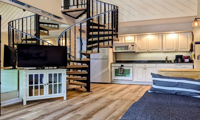 Bellaire Condo | Schuss Mountain Retreat: Steps to Yellow Lift & Poolside Fun