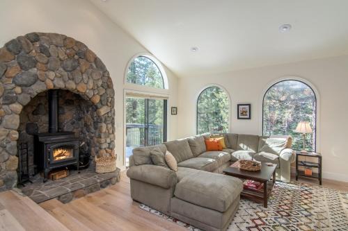Truckee House | Experience Schussing Paradise: Ocean View & Private Beach