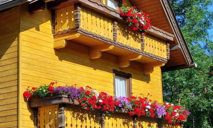 Untertschern Apartment | Family-Friendly Schwalbennest Chalet with Kitchen Amenities