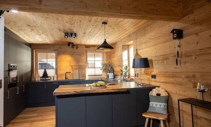 Bad Peterstal-Griesbach Apartment | Experience Schwarzwald Chalet - Pet Friendly Retreat for Families
