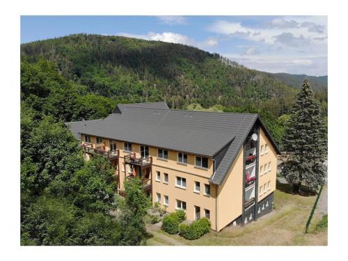 Schwarzburg House | Schwarzatal meadow view