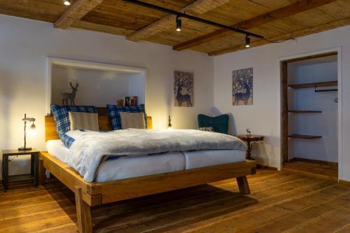 Villingen-Schwenningen Apartment | Discover Schwarzwald-Glück City EG with Oceanfront Views