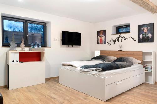Illenau Apartment | Child-Friendly Schwarzwald Chalet Achern with 9.3/10 Rating